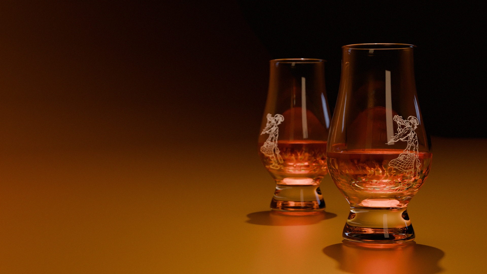 To whiskyglas med indgraveret logo på en mørk, varm baggrund